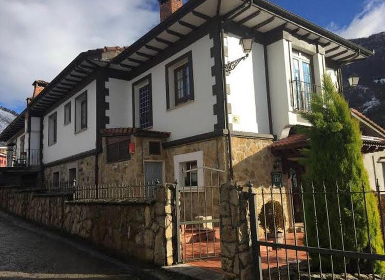 Hotel Restaurante La Carasca Orlé Exteriér fotografie
