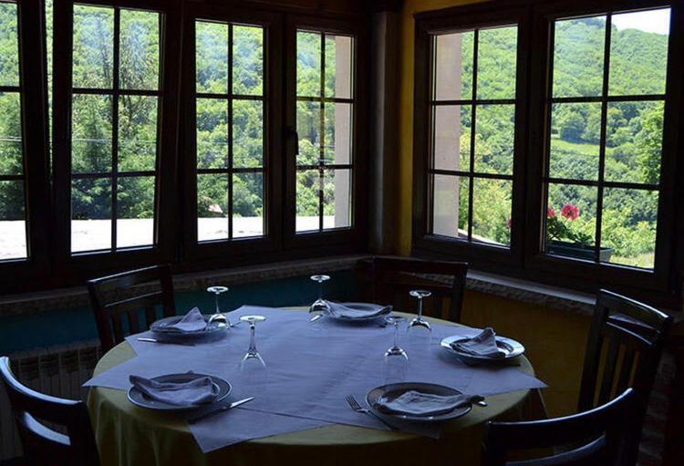 Hotel Restaurante La Carasca Orlé Exteriér fotografie